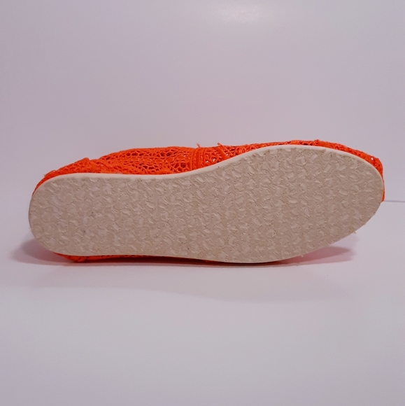 TOMS Neon Coral Crochet - Picture 3 of 4